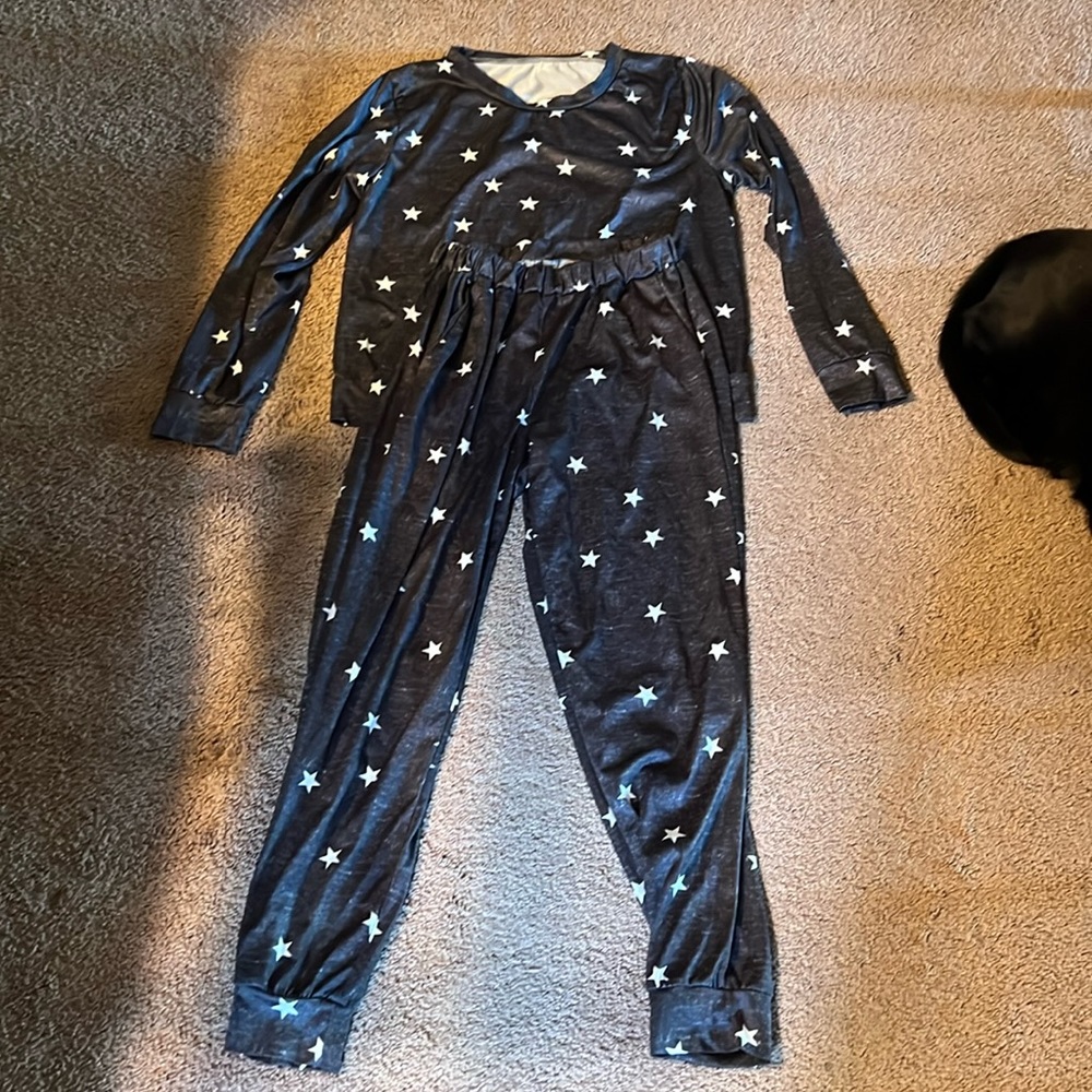 universal pajamas, with stars. excellent condition